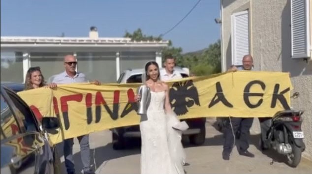 ΑΕΚ: Κιτρινόμαυρος γάμος στην Αίγινα και με το… τρόπαιο! (ΦΩΤΟ)