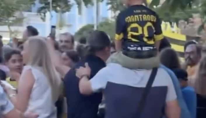 Ο Μάριος Ηλιόπουλος αποθεώθηκε από τον κόσμο της ΑΕΚ στην Καλαμάτα! (VIDEO)