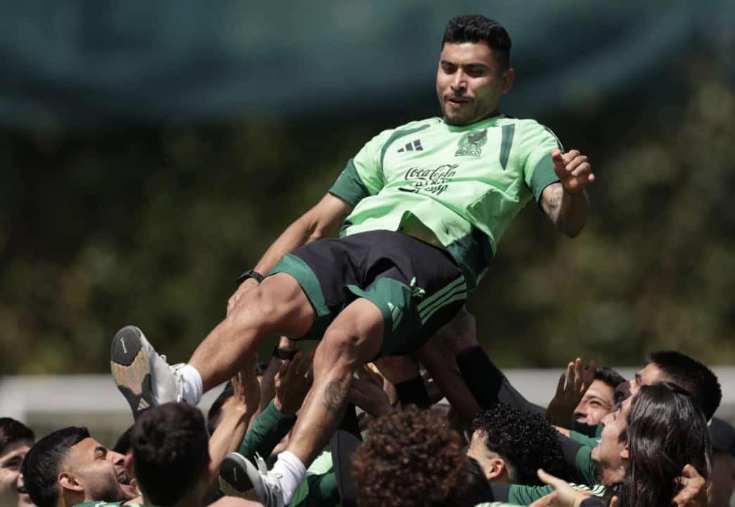 «Ποιος θέλει να πετάξει»: Οι συμπαίκτες του Πινέδα στο Μεξικό τον «σήκωσαν» στον αέρα (ΦΩΤΟ)