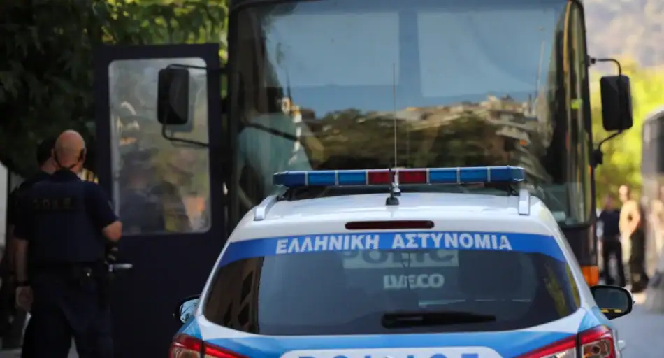 Ξύλο και μαχαιριά σε παραλία μεταξύ οπαδών του Ολυμπιακού και Παναθηναϊκού
