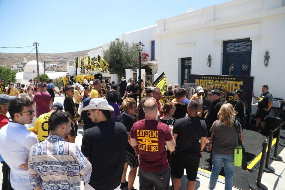 Χαμός για την ΑΕΚάρα (και) στην Φολέγανδρο – Μεγάλη η ανταπόκριση του κόσμου για την κούπα! (ΦΩΤΟ)