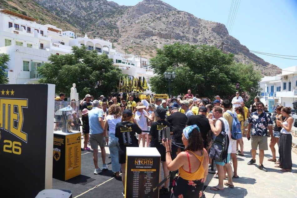 «Κιτρινόμαυρο» όλο το Αιγαίο – Τρέλα και στη Σίφνο για το τρόπαιο της πρωταθλήτριας ΑΕΚ! (ΦΩΤΟ)
