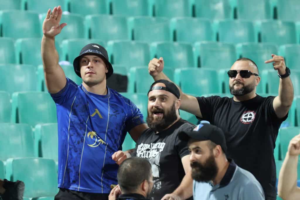 Σάλος με τον νεοναζιστικό χαιρετισμό των οπαδών της Λέφσκι – Αισχρά συνθήματα για τον Μιχάλη! (ΦΩΤΟ-VIDEO)