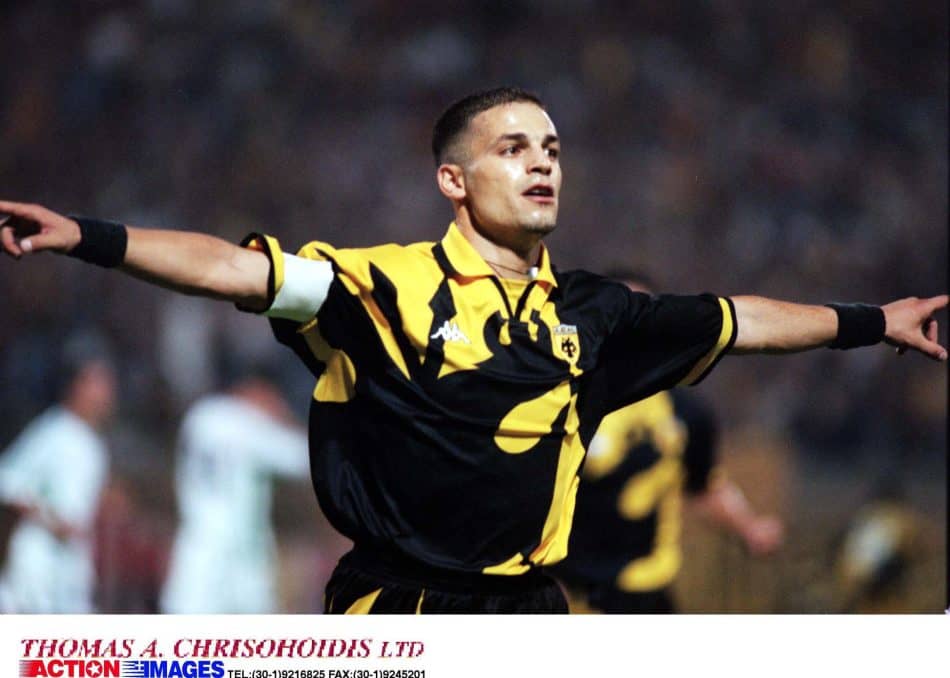 Σαν σήμερα το 1998: Η μυθική ανατροπή και το ιστορικό χατ-τρικ του Ντέμη