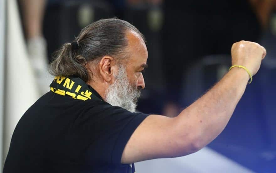 Ο Μάριος Ηλιόπουλος πανηγύρισε την πρόκριση μαζί με τους παίκτες (VIDEO)