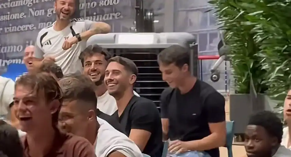 Η επική αντίδραση του Δουβίκα όταν είδε ότι η Κόμο θα αντιμετωπίσει την ΑΕΚ στο Champions League (VIDEO)