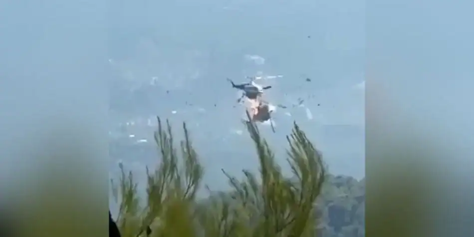 To VIDEO-σοκ από τη σύγκρουση των δύο ελικοπτέρων στη φωτιά της Ψάθας