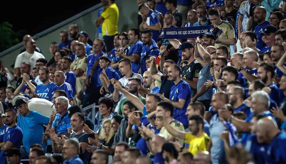 Η συγκέντρωση και μετάβαση των οπαδών της Λέφσκι Σόφιας στη Νέα Φιλαδέλφεια