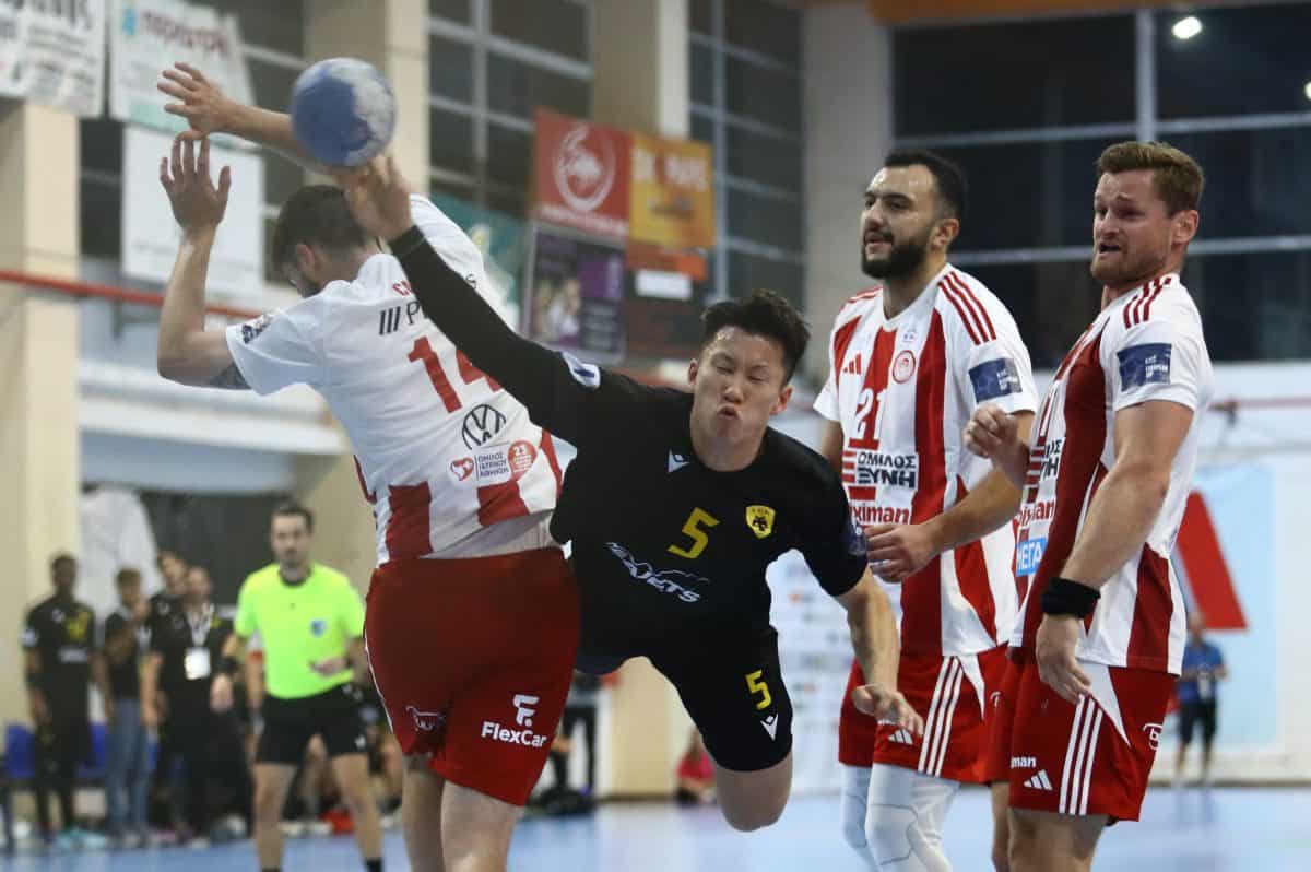Έχει δρόμο ακόμα – Η ΑΕΚ γνώρισε την ήττα με 35-24 από τον Ολυμπιακό για το Σούπερ Καπ