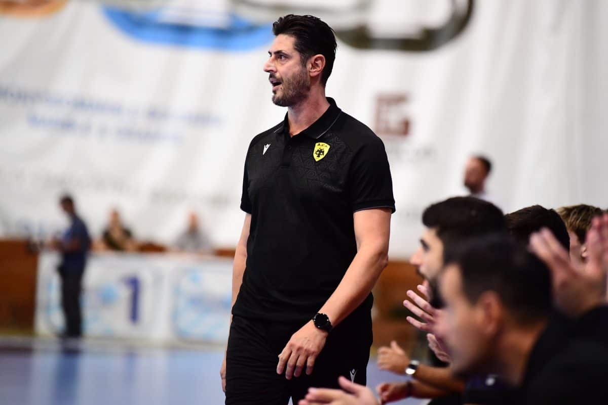Αλβανός: «Να παλεύουμε πάντα για την φανέλα της ΑΕΚ» (VIDEO)