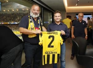 Το δώρο του Μάριου Ηλιόπουλου στον Δημοσθένη Ταμπάκο