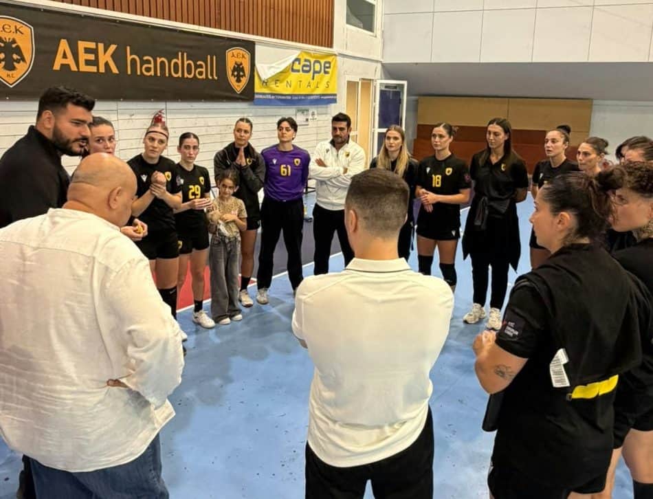ΑΕΚ: Κοντά στη γυναικεία ομάδα χάντμπολ ο Παντερμαλής – Το μήνυμα του για τον Ευρωπαϊκό αγώνα με την Βίμποργκ (ΦΩΤΟ)