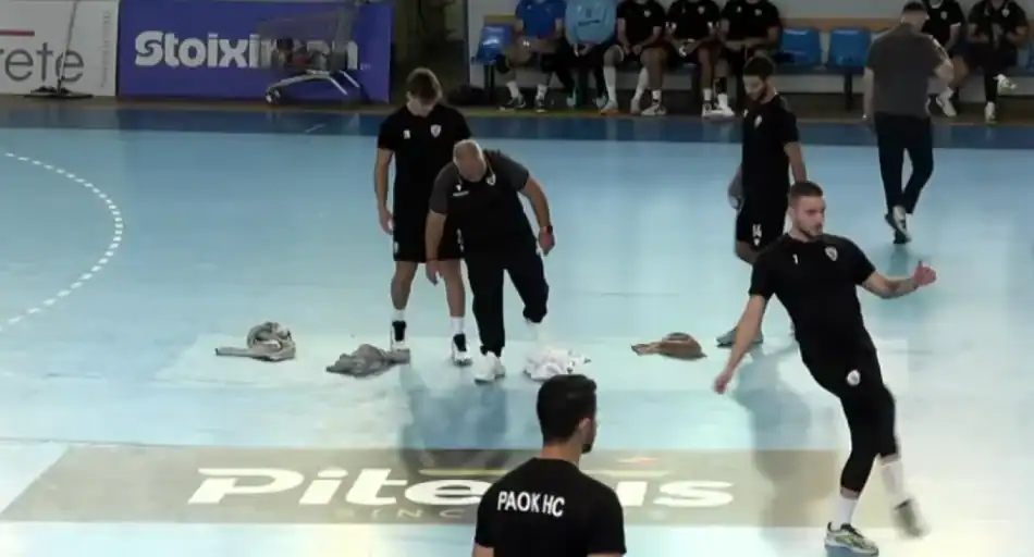 Απίστευτο: Αναβλήθηκε το ΠΑΟΚ-Ιωνικός στη Μίκρα λόγω κόλλας στο παρκέ! (VIDEO)