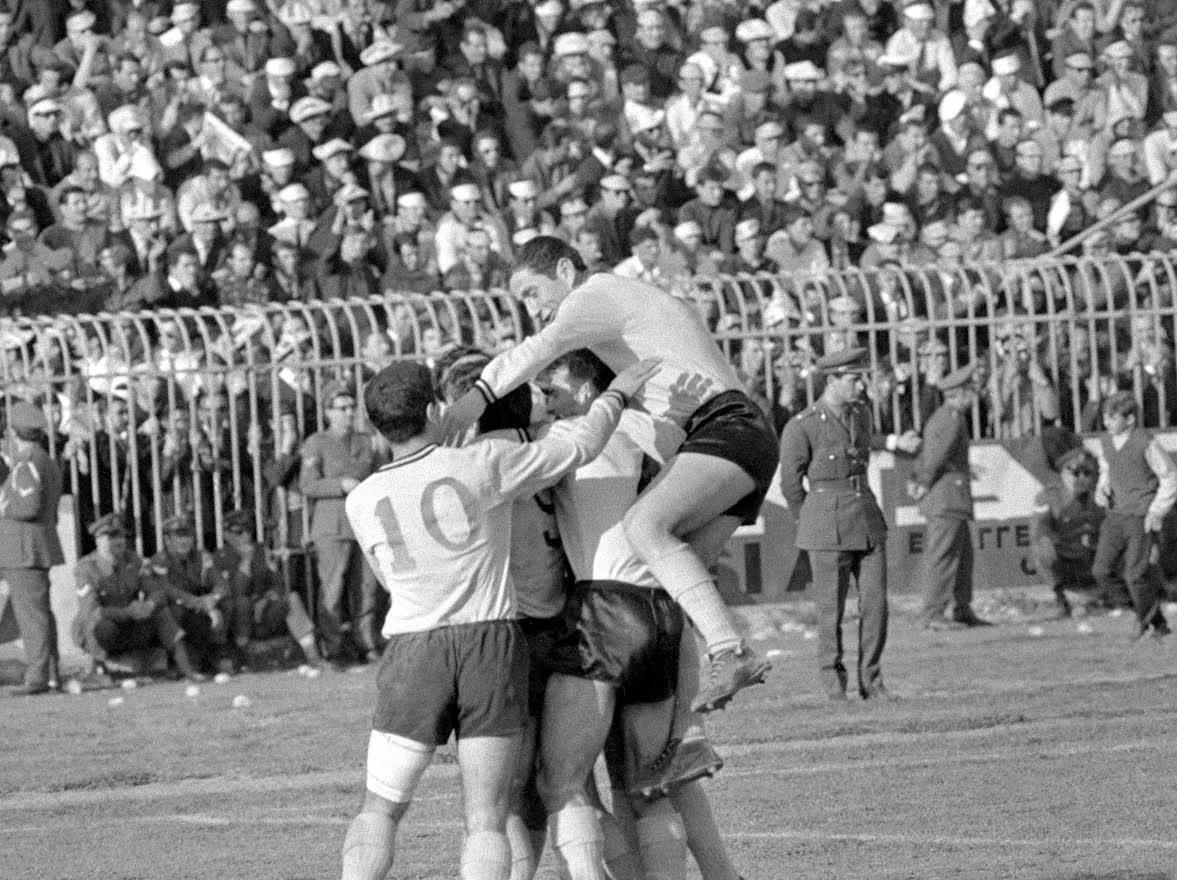 Σαν σήμερα το 1968: Μυθικό «διπλό» στο Καραϊσκάκη με τον Παπαϊωάννου… τερματοφύλακα
