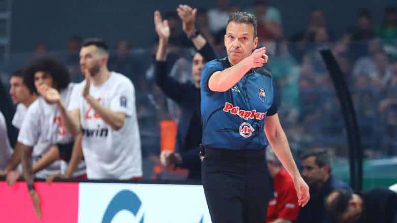 “Σαθρό κατηγορητήριο, είμαστε πεπεισμένοι για την αθωότητα!” – Ξέσπασε ο δικηγόρος του Παπαπέτρου έξω από την Ευελπίδων