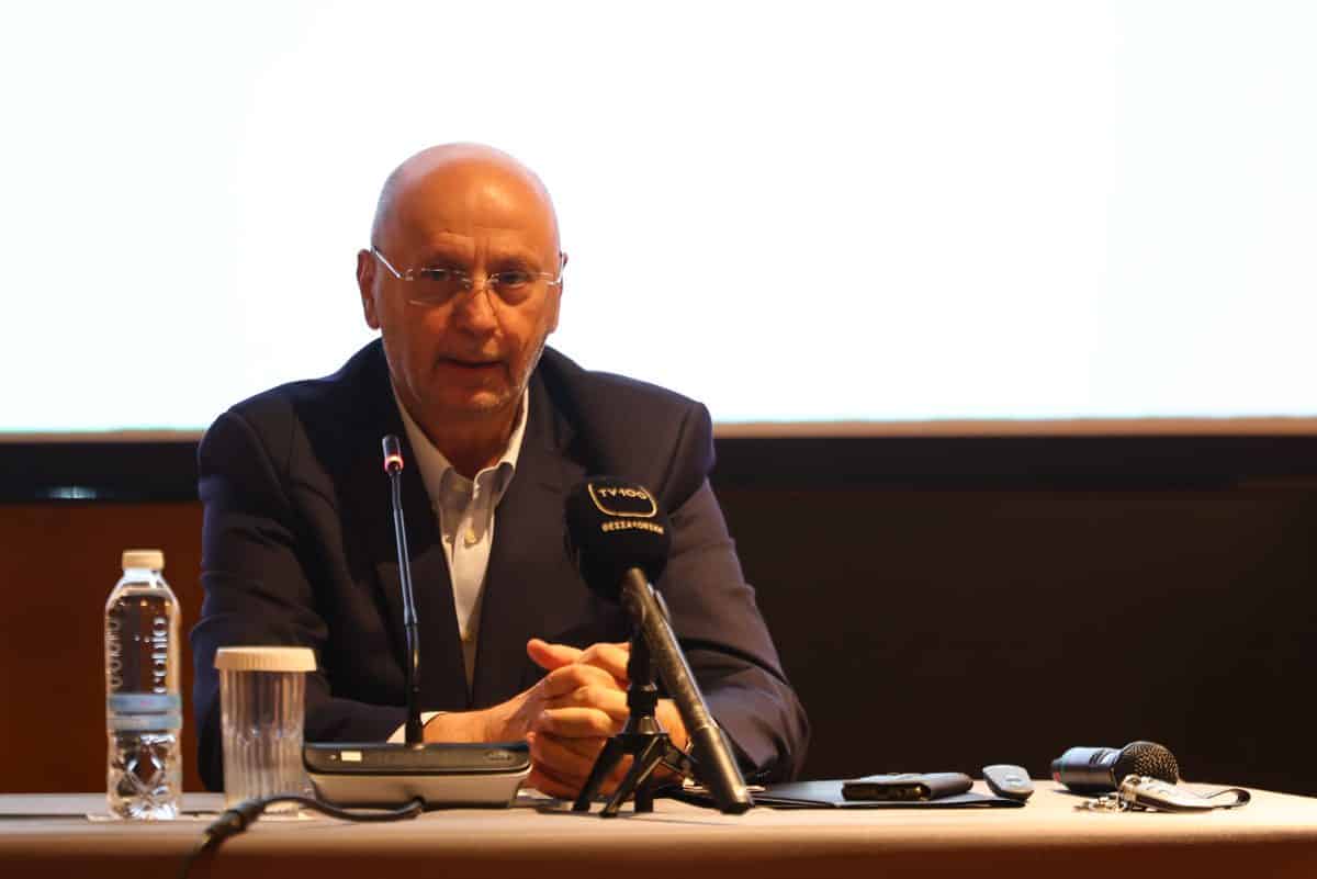 Μονεμβασιώτης: Εδωσε πριμ και πρόσφερε ανθοδέσμη στον Ματσάρι