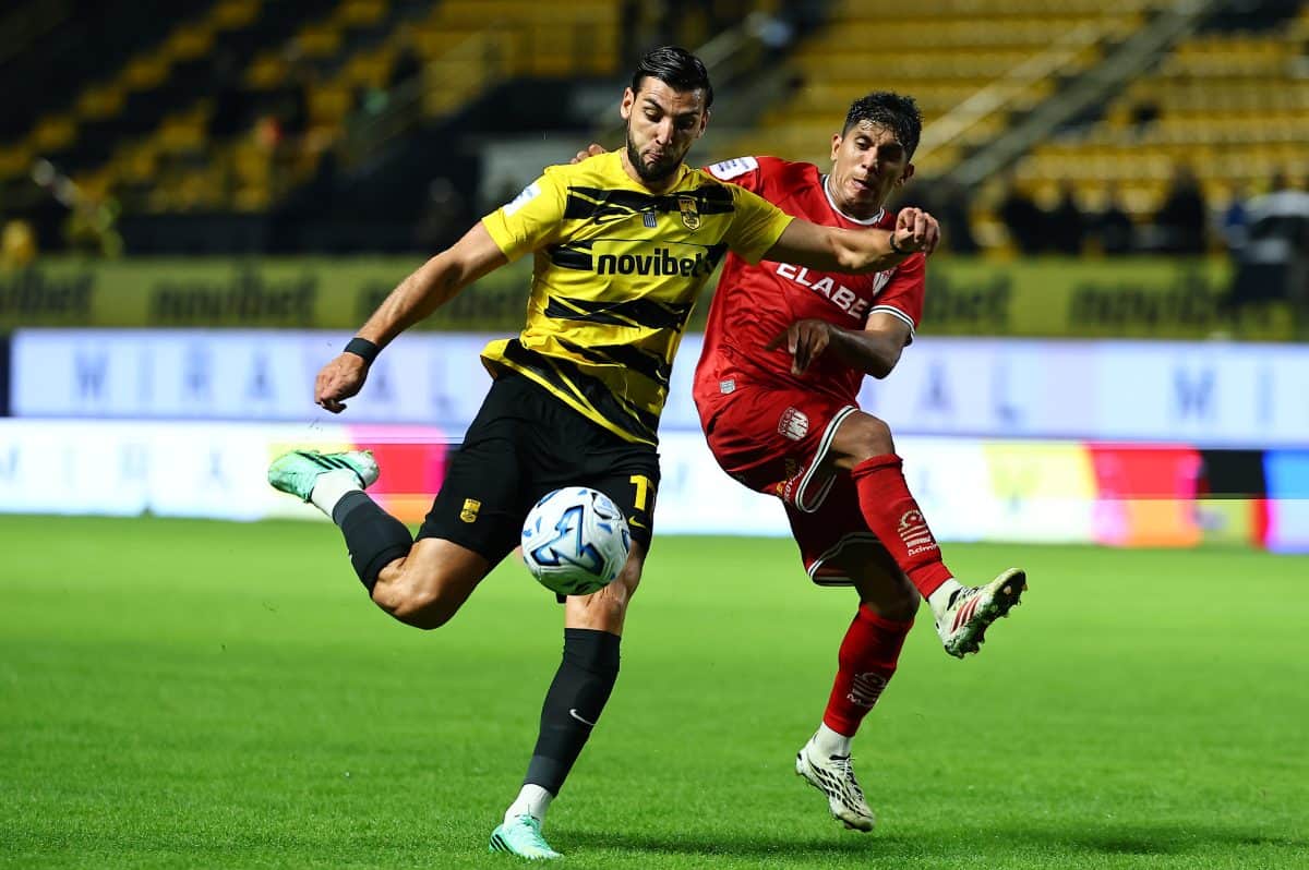 Super League: «Καρδιοχτύπησε» ο Αρης, αλλά κέρδισε (3-2) τον Βόλο