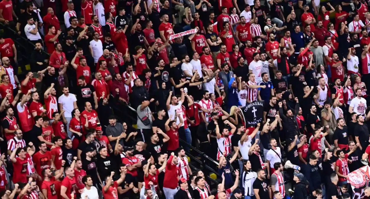 Euroleague: Πανό των οπαδών του Ολυμπιακού για το σκάνδαλο στο μπάσκετ!