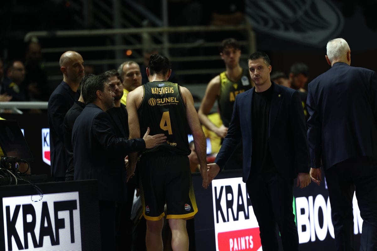 Ανησυχία στην ΑΕΚ για Κατσίβελη – Αποχώρησε τραυματίας λίγο πριν το τέλος του αγώνα
