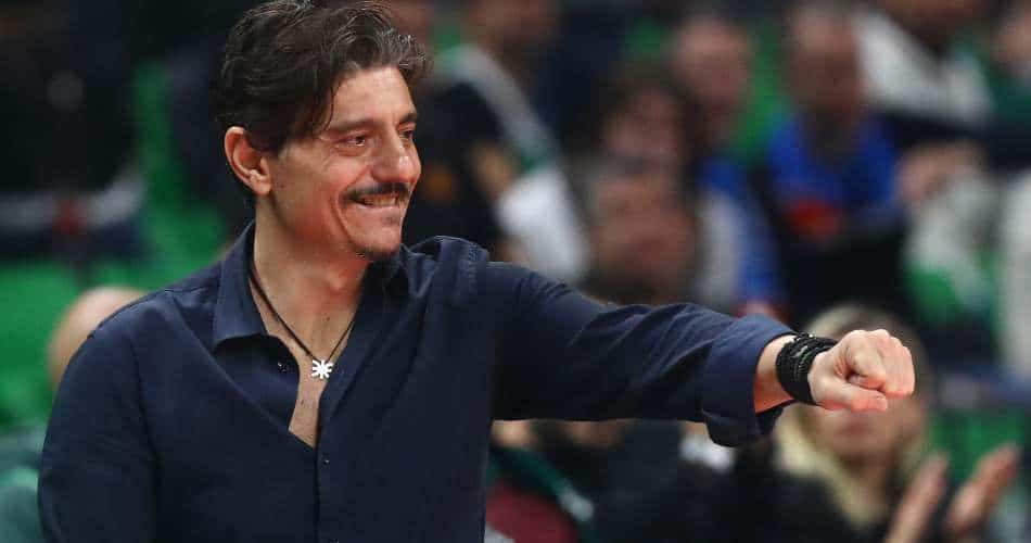 Γιαννακόπουλος: «Τα χρήματα που βρέθηκαν ψηλά στη ντουλάπα ποιανού είναι;»