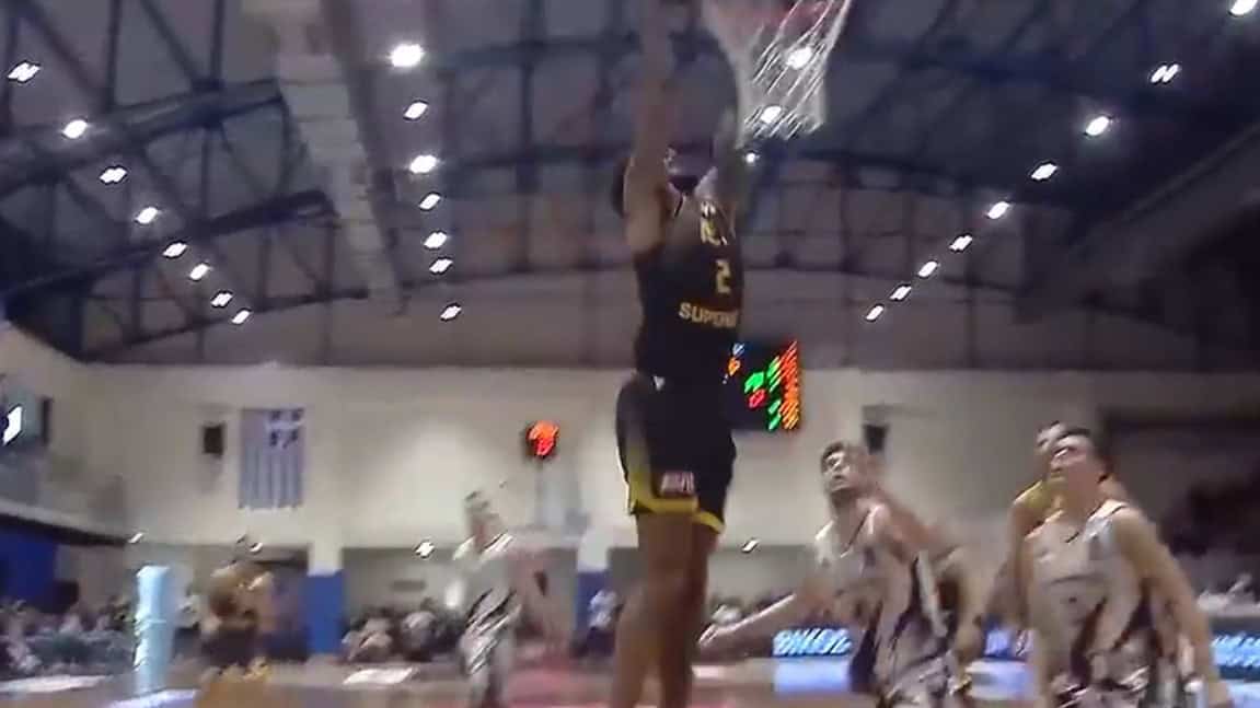 Βίκος Falcons – ΑΕΚ: Το εκπληκτικό κάρφωμα του Μπράουν! (VIDEO)