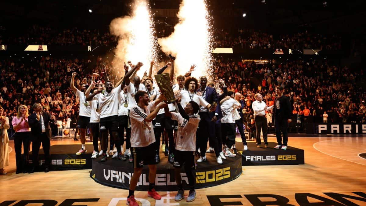 Παρί: Προς πώληση σύμφωνα με την Equipe