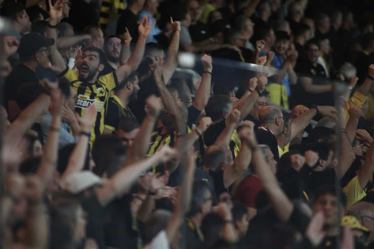 Συνθήματα κατά του Μάκη Αγγελόπουλου στη Νέα Φιλαδέλφεια